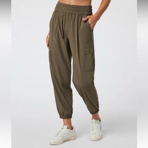 Vuori Villa Cargo Jogger in Dark Oregano Sz S
